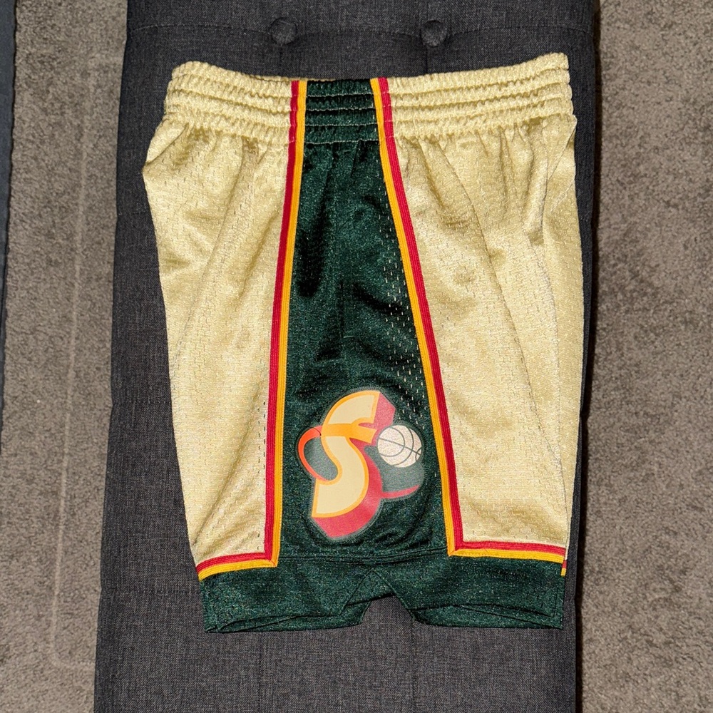 Gold Seattle Super Sonics Shorts Sz Small
